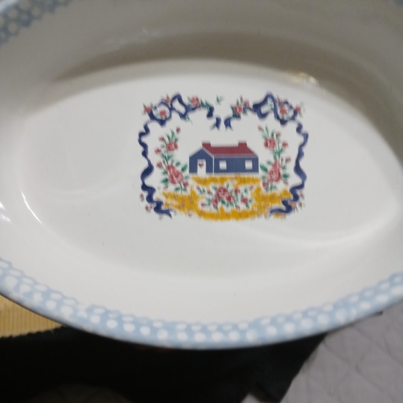 Vintage Casserole Dish - Picture 6 of 7